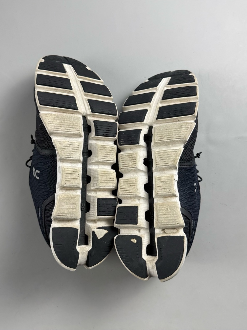 On Cloud 5 Women’s Black White Running Minimalist Sneakers Size 8 / 39 - Picture 7 of 9